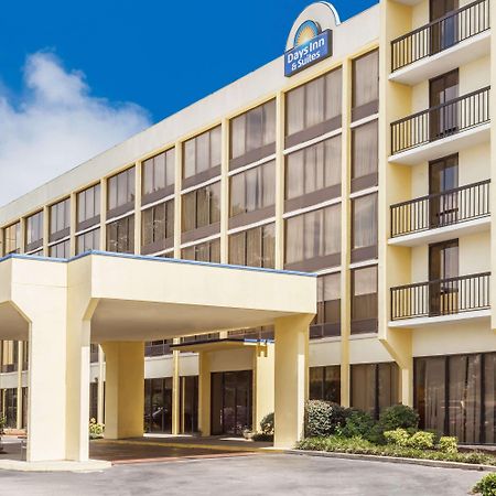 Days Inn & Suites By Wyndham Se Columbia Ft Jackson Eksteriør billede