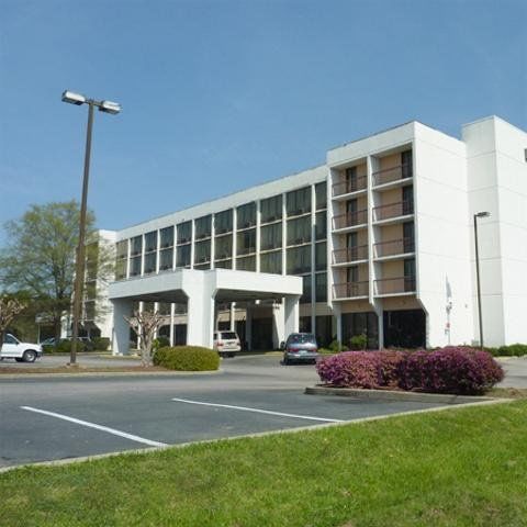 Days Inn & Suites By Wyndham Se Columbia Ft Jackson Eksteriør billede